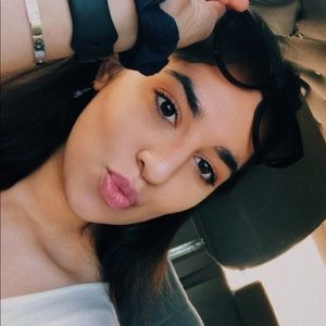 Meet your Posher, Zainab